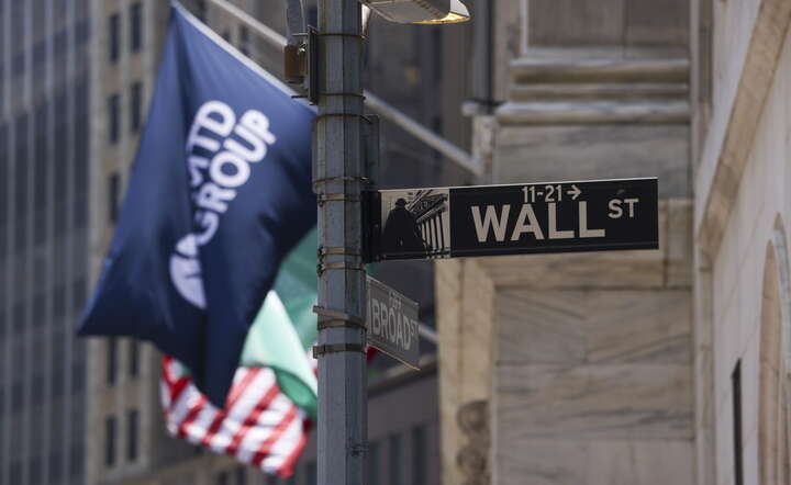 Siedziba nowojorskiej giełdy przy Wall Street / autor: PAP/EPA/SARAH YENESEL