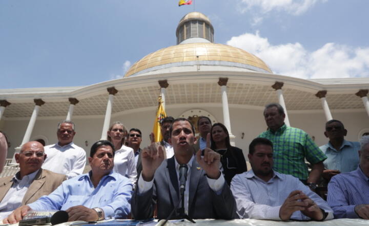 Tymczasowy prezydent Wenezueli, przewodniczący Zgromadzenia Narodowego Juan Guaido na konferencji 10 marca / autor: PAP/EPA/Rayner Pena