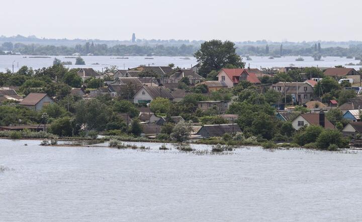 Powódź po wysadzeniu tamy na Dnieprze / autor: PAP/EPA/MYKOLA TYMCHENKO 