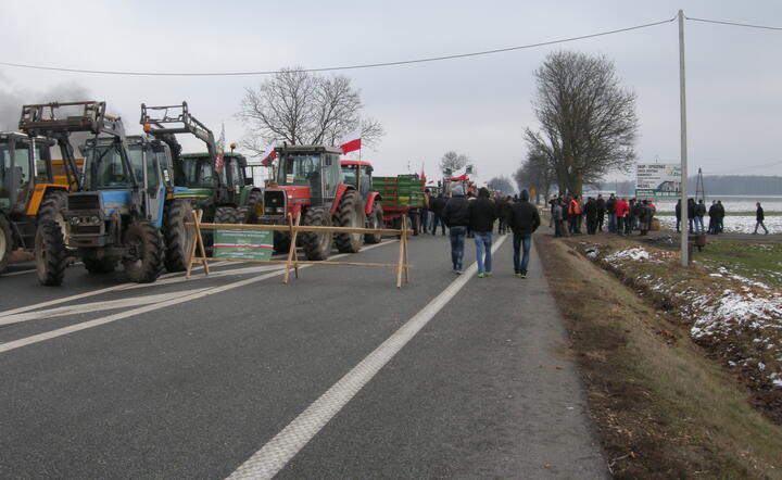Blokada drogi nr 2 w Zdanach koło Siedlec we wtorek została zdjęta. Traktory, które tarasowały drogę mają teraz ruszyć do stolicy