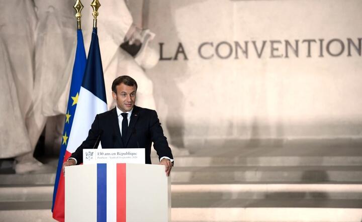 Prezydent Francji Emmanuel Macron / autor: PAP/EPA/JULIEN DE ROSA / POOL