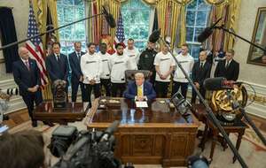autor: PAP/EPA/KEN CEDENO/POOL
