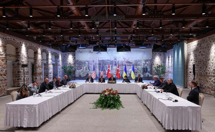 W Stambule rozpoczęło się spotkanie delegacji USA, Ukrainy i Turcji / autor: PAP/EPA/HANDOUT/TURKISH FOREIGN MINISTER PRESS OFFICE