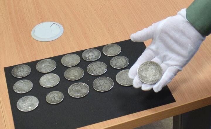 KAS udaremniła przemyt 16 srebrnych monet z czasów carskich