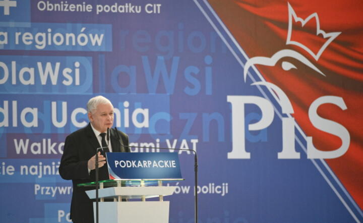 Prezes PiS Jarosław Kaczyński podczas spotkania wyborczego w Jasionce / autor: fot. PAP/Darek Delmanowicz