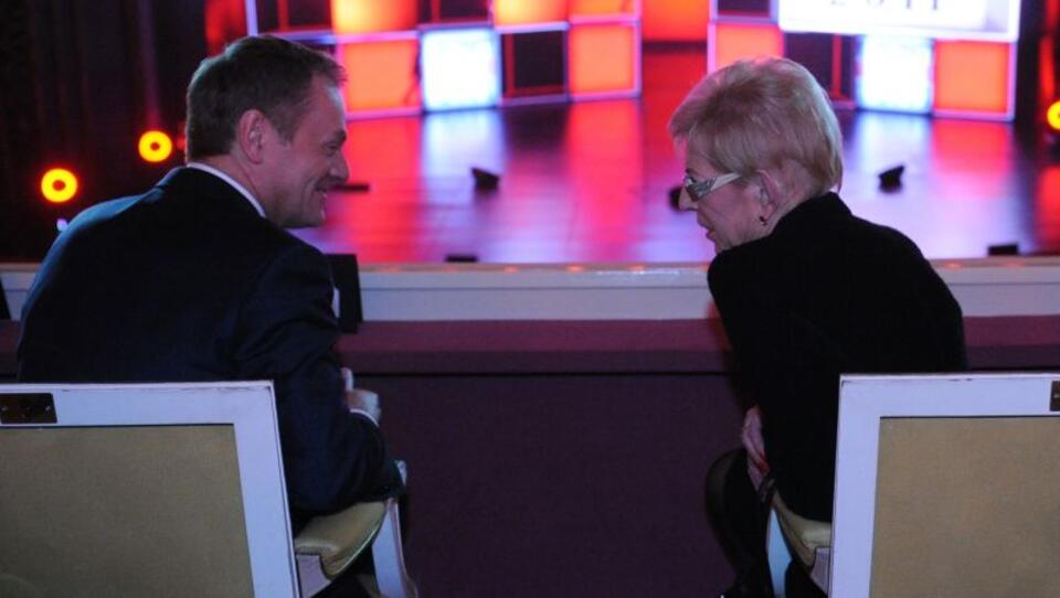 Donald Tusk i Janina Paradowska w przyjaznej pogawędce. Fot. PAP