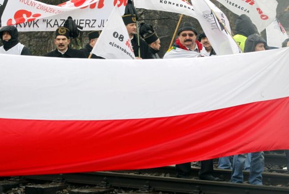 Blokada torów w Katowicach. Fot. PAP/Andrzej Grygiel
