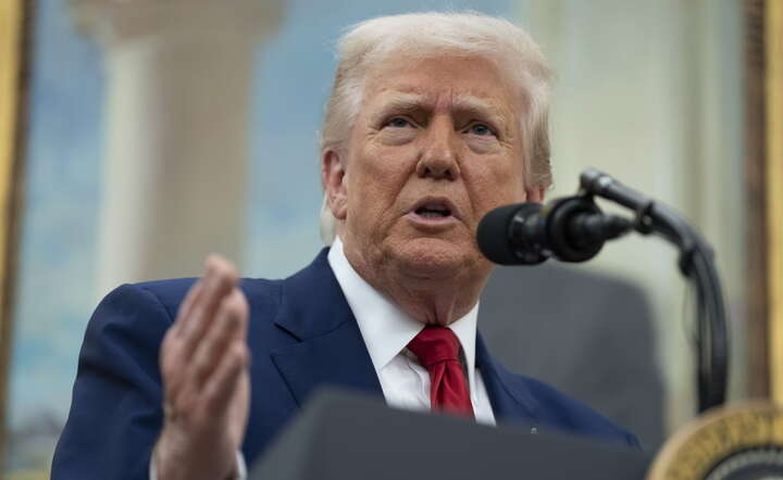 Prezydent Donald Trump w Białym Domu / autor: PAP/EPA/Chris Kleponis