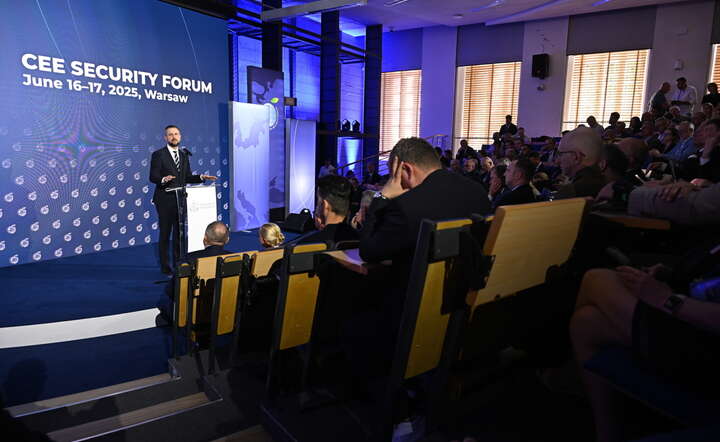 Wicepremier, minister obrony narodowej Władysław Kosiniak-Kamysz przemawia na Forum Bezpieczeństwa Europy Środkowej i Wschodniej „Razem dla bezpiecznej Europy” na Uniwersytecie Warszawskim / autor: PAP/Radek Pietruszka