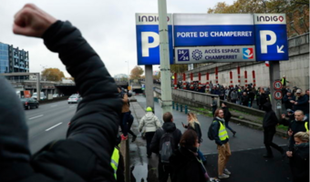 "Żółte kamizelki" wróciły na ulice Paryża. Kilka tysięcy demonstrantów, 32 zatrzymanych