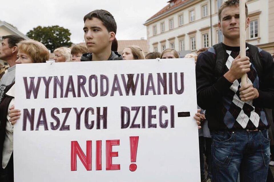 Ubiegłoroczny strajk rodziców polskich dzieci na Litwie. Fot. PAP