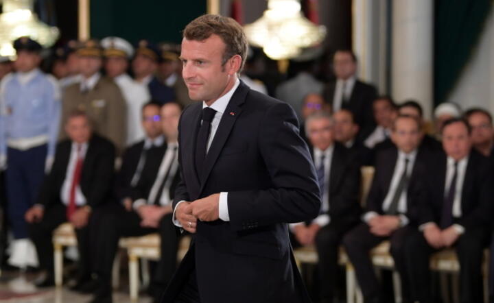 Prezydent Emmanuel Macron zapowiedział, że 19 sierpnia spotka się z prezydentem Putinem / autor: PAP/EPA/FETHI BELAID