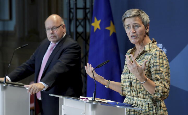 Margrethe Vestager, wiceprzewodnicząca Komisji Europejskiej i Peter Altmeier, minister gospodarki i energii Niemiec / autor: PAP/EPA