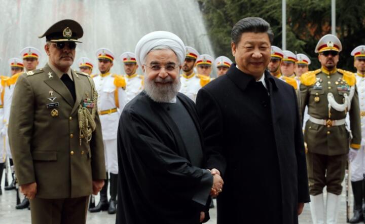 Prezydenci  Hasan Rowhnai i  Xi Jinping na spotkaniu w Teheranie, fot. PAP/EPA/ABEDIN TAHERKENAREH