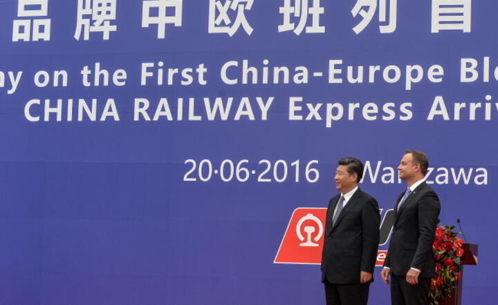 Prezydent Andrzej Duda i przewodniczący ChRL Xi Jinping na uroczystości powitania  "China Railway Express", fot. PAP/Marcin Obara (6)