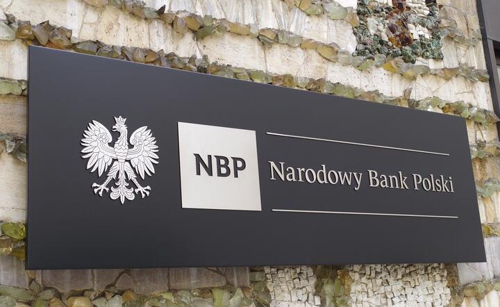 Wejście do siedziby centrali NBP w Warszawie / autor: Fratria