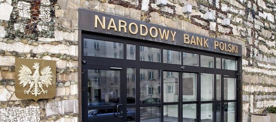 Wejście główne do siedziby Narodowego Banku Polskiego, Fot. r Andrzej Barabasz (Chepry)/Wikipedia/CC3.0