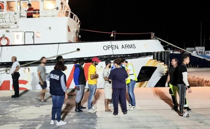 Statek organizacji Open Arms na Lampedusie / autor: PAP/EPA/ELIO DESIDERIO