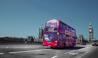 W Londynie na Covid-19 umierają kierowcy autobusów
