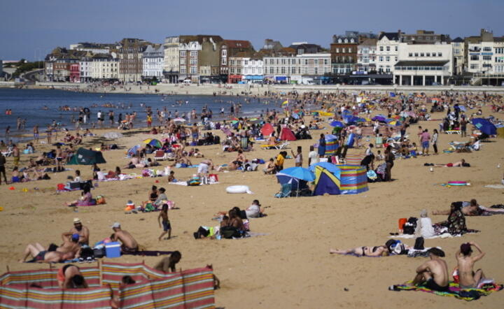 Brytyjski rząd ostrzega: Zamkniemy plaże!
