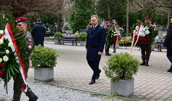 Prezydent Duda odwiedził groby ofiar katastrofy smoleńskiej