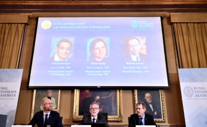 Nobel z ekonomii 2019 / autor: PAP/EPA/Karin Wesslen