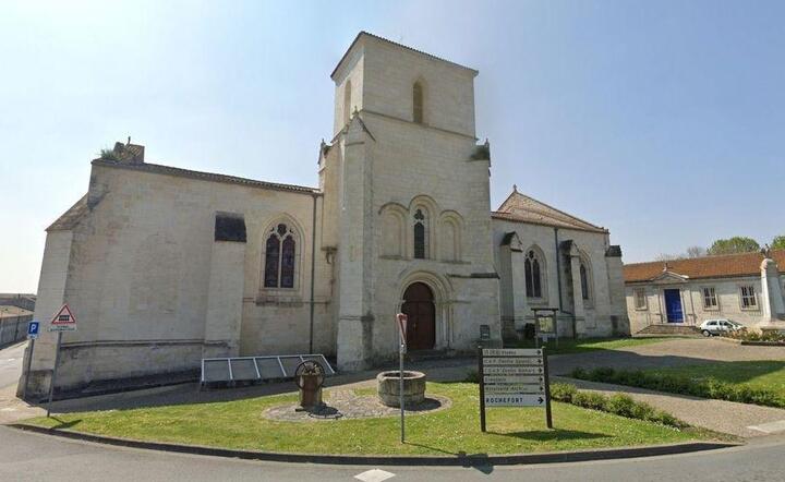 Kościół w Tonnay-Charente / autor: twitter.com/ParisMatch
