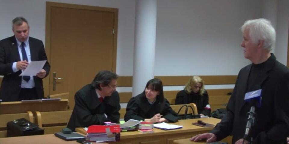fot. youtube. Sumliński, jego obrońcy oraz świadek Winiarski