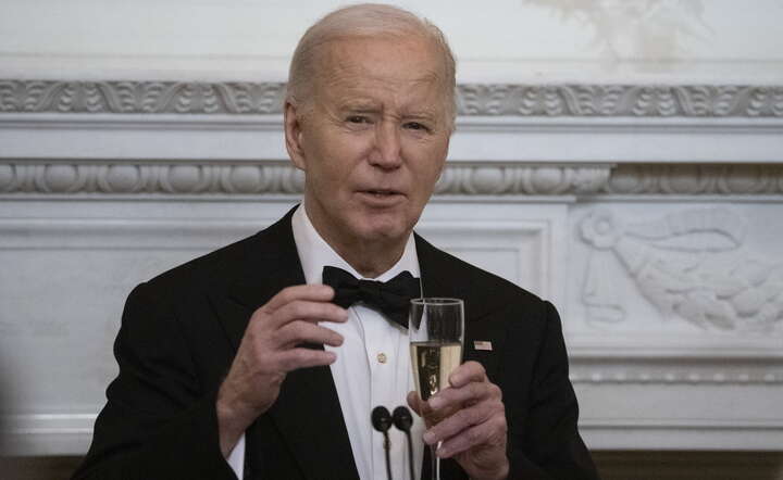 US President Joe Biden welcomes Governors and their spouses for a black-tie dinner / autor: PAP/EPA/Chris Kleponis / POOL
