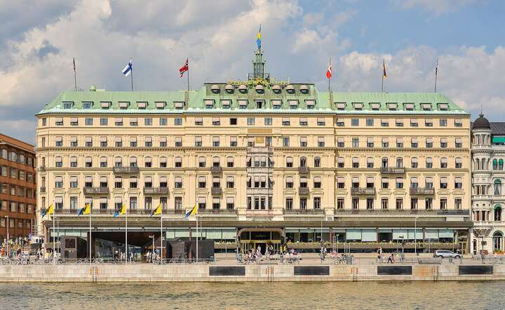 Grand Hotel w Sztokholmie, należący do słynnej szwedzkiej rodziny Wallenbergów, jest miejscem spotkania Grupy Bilderberg / autor: By Arild Vågen - Own work, CC BY-SA 4.0, https://commons.wikimedia.org/w/index.php?curid=69650915