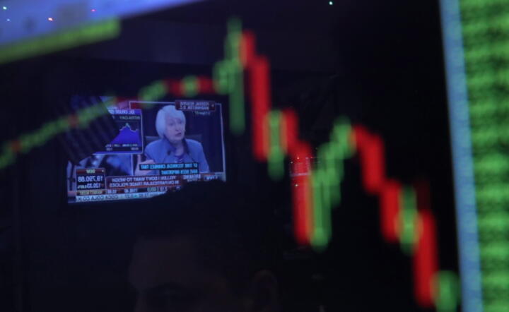 Transmisja na Wall Street wystąpienia prezes Fed Janet Yellen na konferencji po obradach komitetu FOMC, 14 grudnia, fot. PAP/EPA/ANDREW GOMBERT 