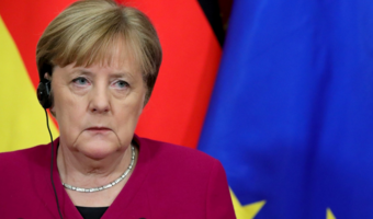 Minister odmówił podania ręki Merkel z powodu koronawirusa