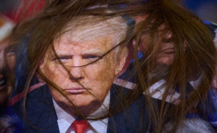 Portret Donalda Trumpa na t-shircie zwolennika jego kandydatury / autor: PAP/ EPA/ALLISON DINNER 