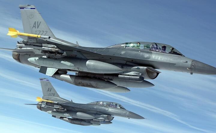Myśliwce F-16 należące do US Air Forces / autor: Pixabay