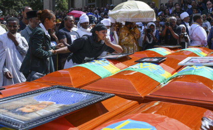 W katedrze w Addis Abebie odbyło się w niedzielę pożegnanie 17 Etiopczyków, ofiar wypadku etiopskiego Boeinga 737 MAX / autor: PAP/EPA/STR