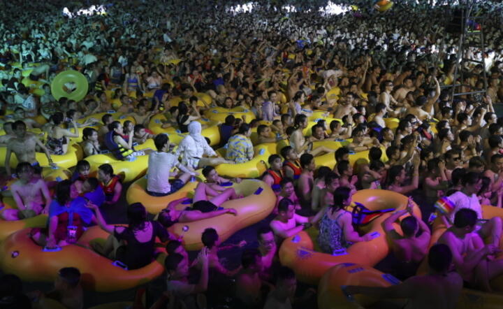 Państwowe media bronią festiwalu w Wuhanie [GALERIA]