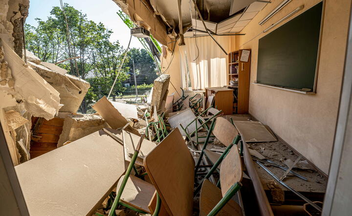 Charków, szkoła zniszczona przez rosyjski ostrzał / autor: fotoserwis PAP