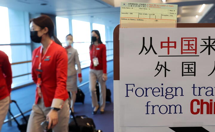 Lotnisko w Korei, specjalna linia dla pasażerów z Chin / autor: EPA/PAP