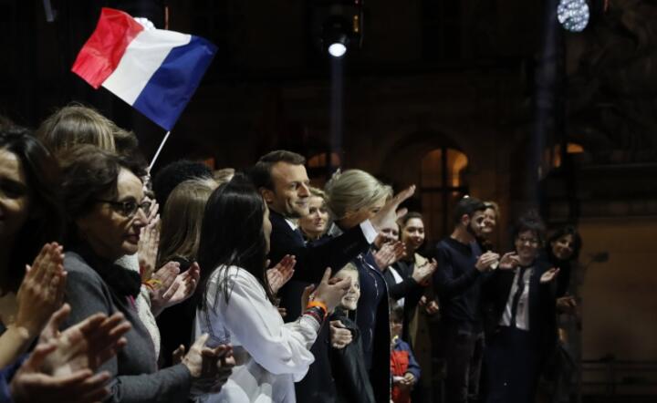 Emmanuel Macron po wygranej drugiej turze wyborów prezydenckich we Francji, fot. PAP/EPA/THOMAS SAMSON