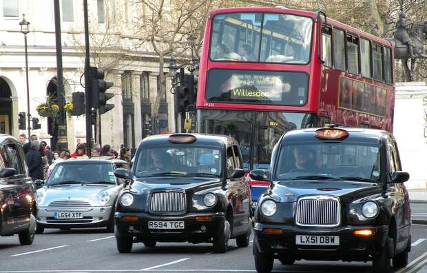 Londyńscy taksówkarze twierdzą, że Uber nie stosuje się do zasad / autor: Pixabay