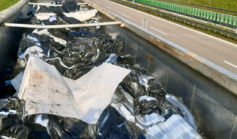 KAS zatrzymała transport 23 ton nielegalnych odpadów