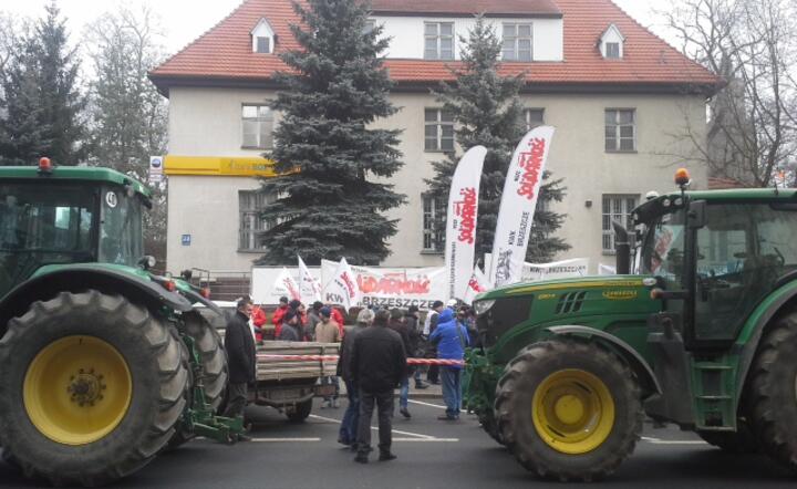 22.01.2015: Protest rolników z NSZZ Solidarność RI w Stargardzie Szczecińskim przeciw sprzedaży ziemi rolnej, fot. www.protestrolnikow.pl