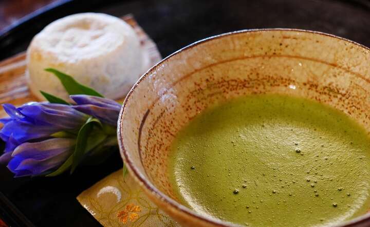 Matcha, czyli sproszkowana zielona herbata, uznawana za jeden z napojów o najwyższej zawartości związków bioaktywnych / autor: Pixabay