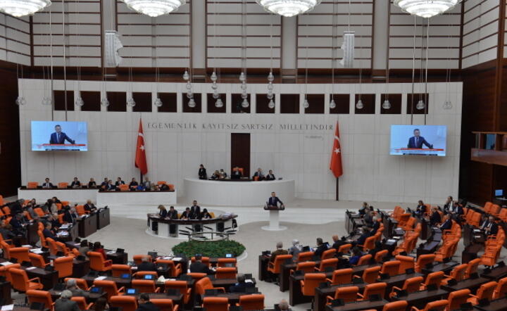 Debata w parlamencie Turcji o zgodzie na członkostwo Szwecji w NATO  / autor: PAP/EPA/NECATI SAVAS