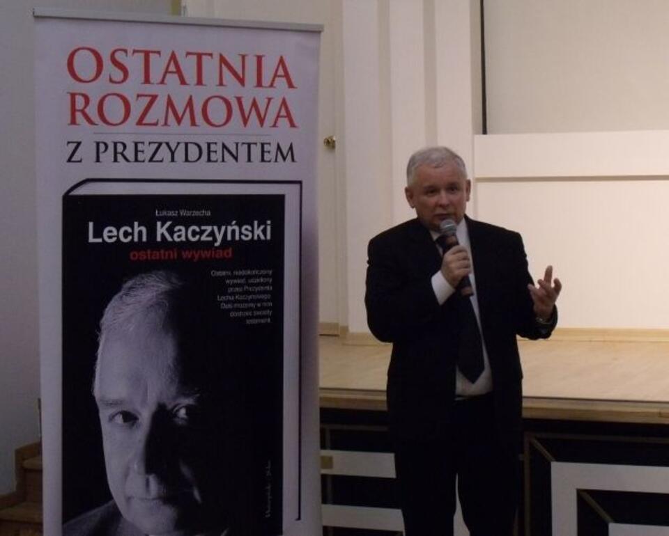 Jarosław Kaczyński podczas spotkania z okazji promocji książki Łukasza Warzechy "Lech Kaczyński - ostatni wywiad". Fot. wPolityce.pl