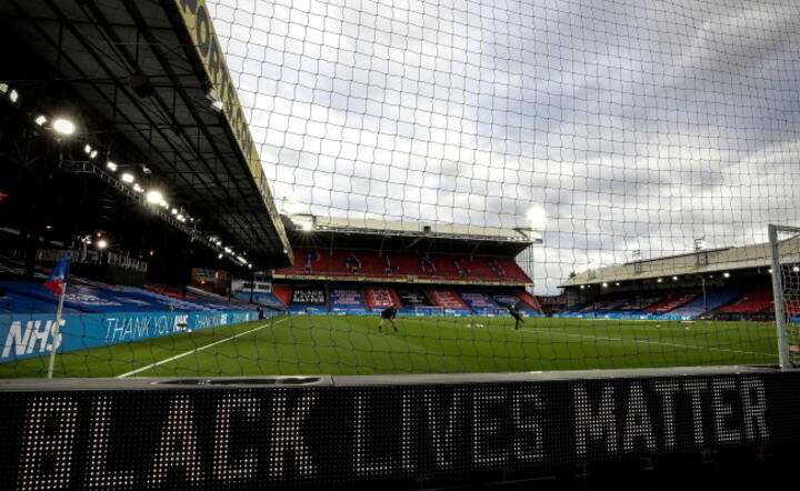 Black lives matter na tablicy ledowej przed meczem angielskiej Premier League / autor:  PAP/EPA/Cath Ivill/NMC/Pool