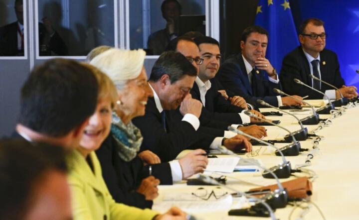Przywódcy europejscy na nadzwyczajnym szczycie w Brukseli, poświęconym sprawie bankructwa Grecji fot. PAP / EPA / OLIVIER HOSLET