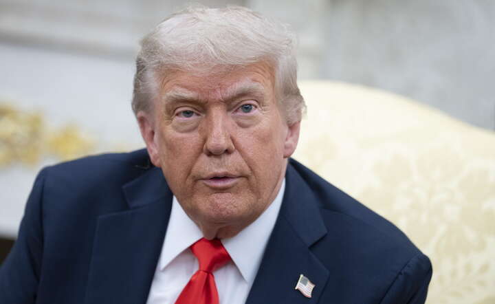Prezydent USA Donald Trump w Białym Domu / autor: PAP/EPA/CHRIS KLEPONIS
