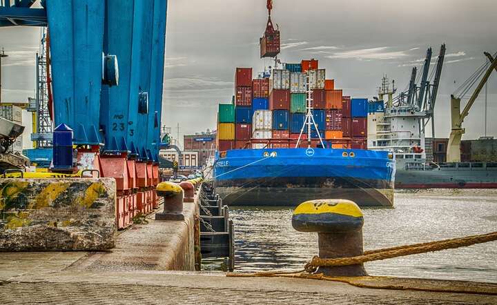 Pod groźbą powrotu wysokich stawek celnych porozumienia handlowe zawarły zarówno Japonia, jak i Unia Europejska / autor: Pixabay