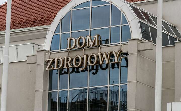 Money.pl: Coraz więcej osób rezygnuje z wyjazdu do sanatorium. ZDJĘCIE ILUSTRACYJNE - dom zdrojowy w Sopocie / autor: Fratria / AS